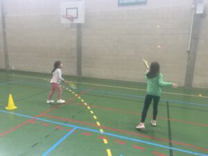 CE1-CE2 : Mini-tennis avec Alex