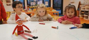 Un lutin du Père -Noël dans notre classe