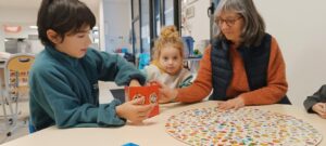 Jeux de société avec les papis et les mamies